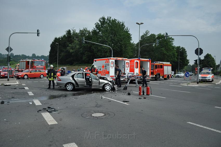 Schwerer Unfall mit Reisebus Lohmar Donrather Dreieck P134.JPG